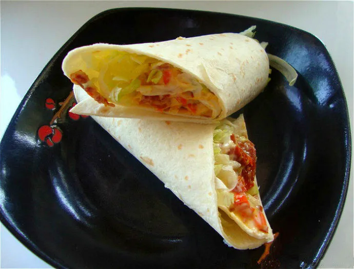 跨国混搭:意大利香肠薄饼卷