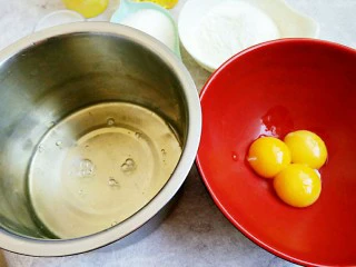 火龙果盒子蛋糕,蛋清蛋黄分离，无油无水的容器