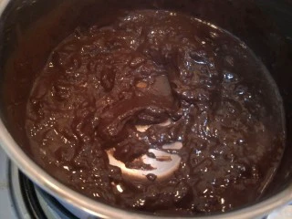 最“柔软”纸杯蛋糕☕—爆浆巧克力,过一会儿等酱慢慢开始粘稠的时候，关火。