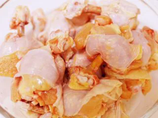 棒棒糖烤鸡翅根（新奥尔良口味）,全部鸡翅根处理好放入容器中。