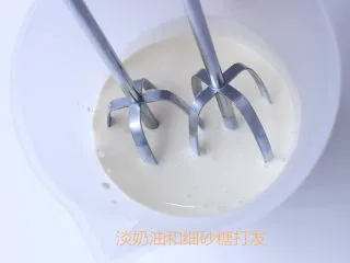 史上最详细的柔软蛋糕卷,淡奶油加砂糖打发