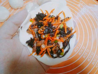 紫菜光饼,也叫福州肉烧,包上肉馅