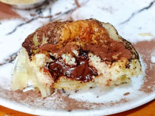 会爆浆的脏脏蛋挞～咬一口细滑醇香,咬一口，爆浆啦！