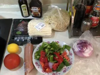 西餐菲力牛排,先将食材准备齐全