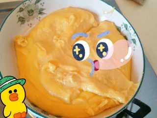 卡仕达奶油面包——奶油饺子包,在这段时间里我可以去熬个卡仕达酱在我上一个教程里，大家可以去看看，这里就节省步骤了顺便洗洗碗。