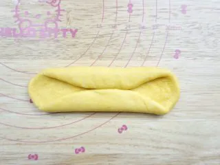 南瓜泥黄金软排包,再次对折 