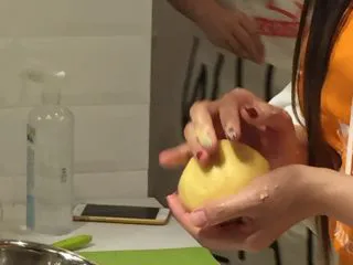 #春日烘焙教室# 草莓塔,糅合成一个圆滑的面团