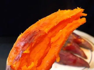 超简单的烤山芋,来一口？