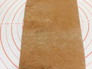 网红脏脏包（开酥版）,再延着中心位置，对折，完成第一次四折。放入冰箱冷藏20分钟。