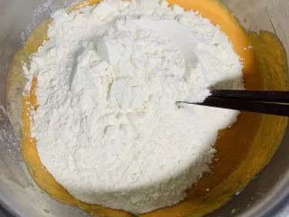 胡萝卜华夫饼,加入白鲨面包粉。