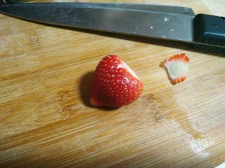 麋鹿奶油蛋糕,草莓去蒂