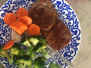 家庭自制牛排 ,胡萝卜切丁会很漂亮哦