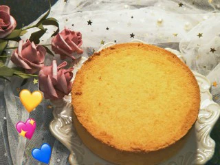 简易6寸戚风蛋糕(2蛋),徒手脱模就可以了,漂亮的毛巾底。柔软,漂亮。