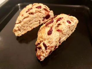 蔓越莓全麦面包,15.放凉就可以切片食用了