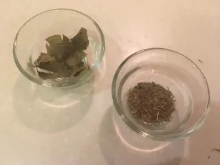 迷迭香烤羊排套餐,肉桂叶、百里香