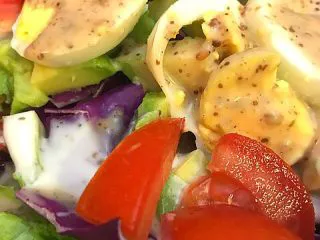 鲍汁焗小排淋酸甜洋葱酱,萨拉搭配猪小排,减肥的餐食也美哒哒。