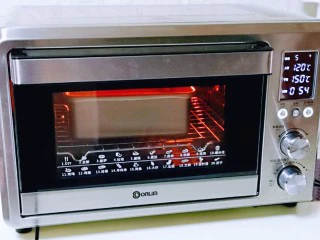 红糖枣糕别在外面买了~自己在家做~健康无添加,上管120°,下管150°,烤55分钟左右。(烤箱温度及时间仅供参考,具体根据自家烤箱性能另定)