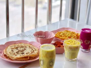 送你一杯好喝又美丽的思慕雪,搭配中餐，味道也不错