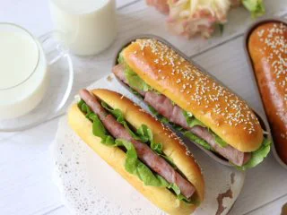 胡萝卜热狗面包,做营养美味早餐,非常美味,做早餐营养丰富。