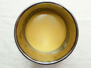 榴芒千层蛋糕,这就是过筛后的面糊了,非常的细滑!