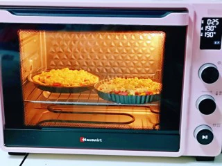 罗勒意式披萨,上下管190度烤20分钟左右。(烤箱时间及温度仅供参考)