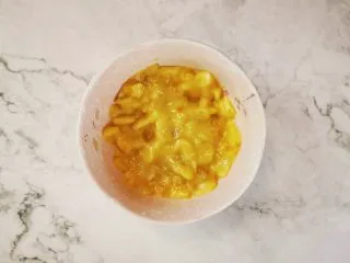 饺子皮香蕉派,香蕉再剁成泥