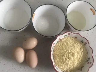 玉米面杯子蛋糕(少油少糖粗粮蛋糕),称好所有食材备用