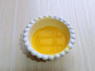 黑芝麻麻薯面包,黄油隔水融化晾凉备用。