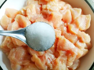 狂甩肯德基几条街的劲爆鸡米花,加1勺盐。