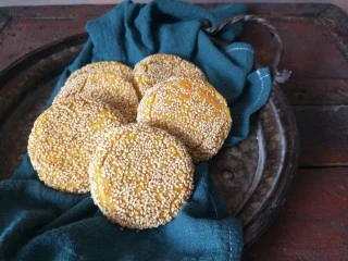 南瓜糯米夹心饼,烤好的南瓜饼。