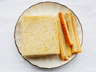 好吃到爆的酸奶芒果土司,土司切掉四边。