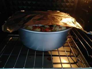 手撕海苔肉松面包,入烤箱 上:180 下:160 烤制45分钟,肉松上色后 记得加盖锡纸,避免肉松烤糊。