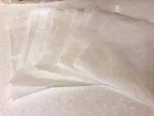 韩式—草莓蛋糕卷,这个配方,看你做的蛋糕卷大小⋯可以做9~12个,先剪9~12张小烘焙纸等下要包蛋糕卷备用。