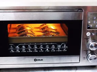 草莓芝士酥～蛋挞皮版,上下管180度，(先烤12分钟）