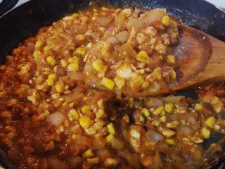 牧羊人派(Shepherd’s pie),汤汁不要完全收干,后面还要烤。