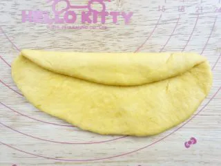 南瓜泥黄金软排包,上下对折一次 