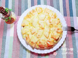 蜜瓜蔬果披萨,披萨烤好了,哈密瓜香味扑鼻而来。