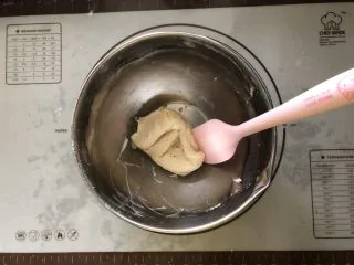 浓情蜜意－巧克力奶油蛋糕,搅拌均匀。