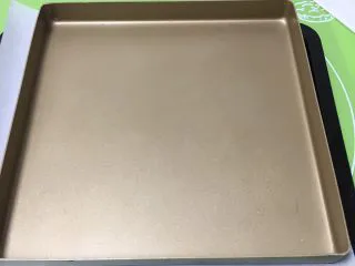 喜饼+椰蓉奶酪味,再用金盘压住，不让它蓬发。