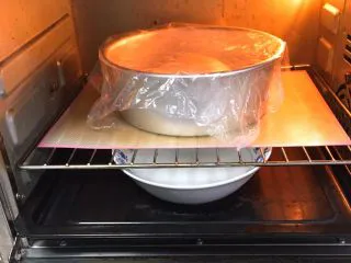 喜饼+香芋味,烤箱发酵档，底部放一碗热水，发酵60分钟，中间更换一次热水。