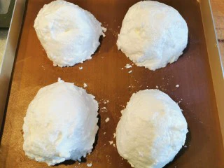 空气舒芙蕾~消耗蛋白的好方法,整至表面基本光滑即可