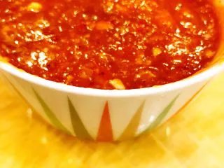 酸甜 & 辛辣 & 劲道 的意大利面,待食材的颗粒大小与粘稠程度都令人满意时,停止点动搅拌,盛出意大利面酱。