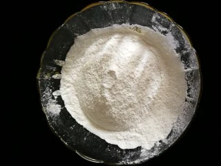 马卡龙~卡仕达酱内陷,筛入低粉和玉米淀粉拌匀,这时有点稠,