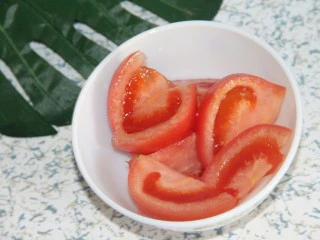 番茄鸡蛋通心粉,切块