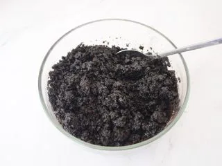 寿星公芒果慕斯蛋糕(十寸),搅拌均匀