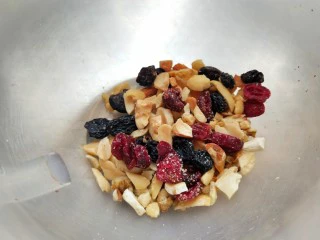 巧克力蛋白棒,每日坚果敲碎