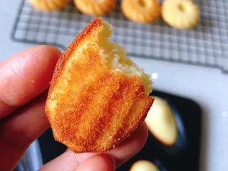 柠檬味小蛋糕,好香，忍不住吃了1个mini的😂