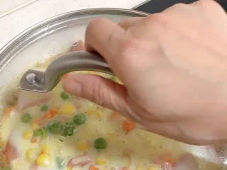 无需烤箱❗平底锅搞定菠萝披萨,盖上锅盖效果煎5分钟