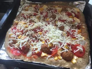 披萨就要自己在家才爽——— 杂锦芝士披萨,最后当然是撒多多的奶酪芝士碎啦～～