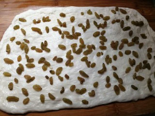 没有鸡蛋的面包,撒上葡萄干